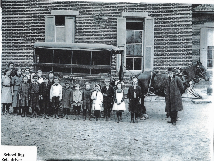 Students in the Waynesville OhioHorse are being transported to school by horse and carriage.