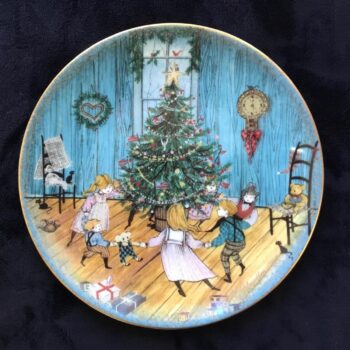 Christmas-Joy-limited-edition-plate-P-Buckley-Moss-Early-edition-mint-condition-with-box-and-certificate.